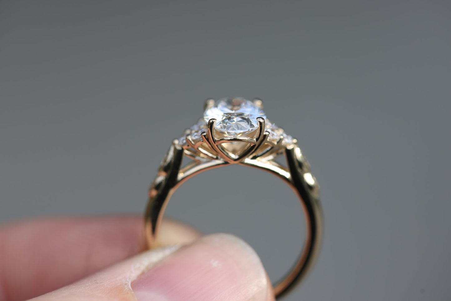 [Oramore Jewelry]Seraphina setting with 1.6ct Oval Lab Diamond