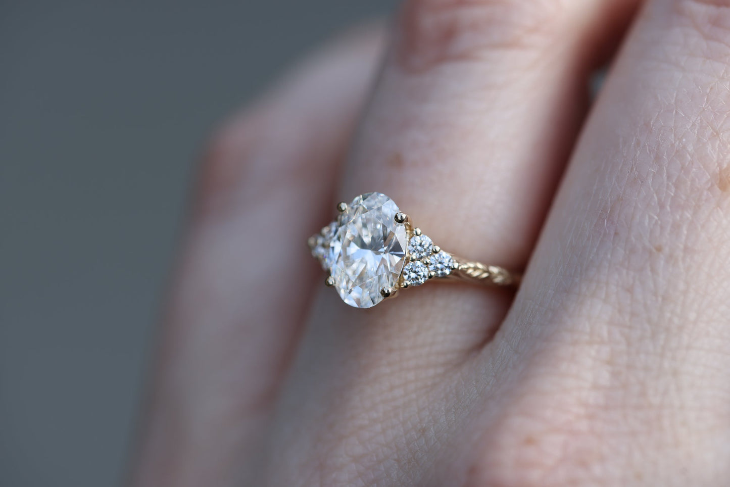 [Oramore Jewelry]Seraphina setting with 1.6ct Oval Lab Diamond