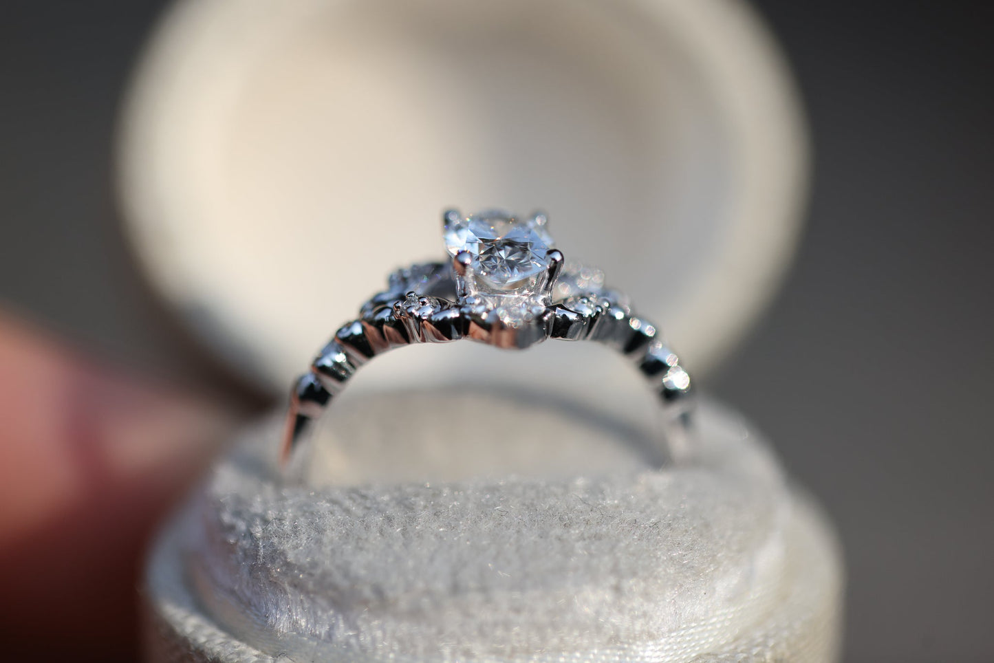 [Oramore Jewelry]Aurora Setting with .7ct Oval Lab Diamond