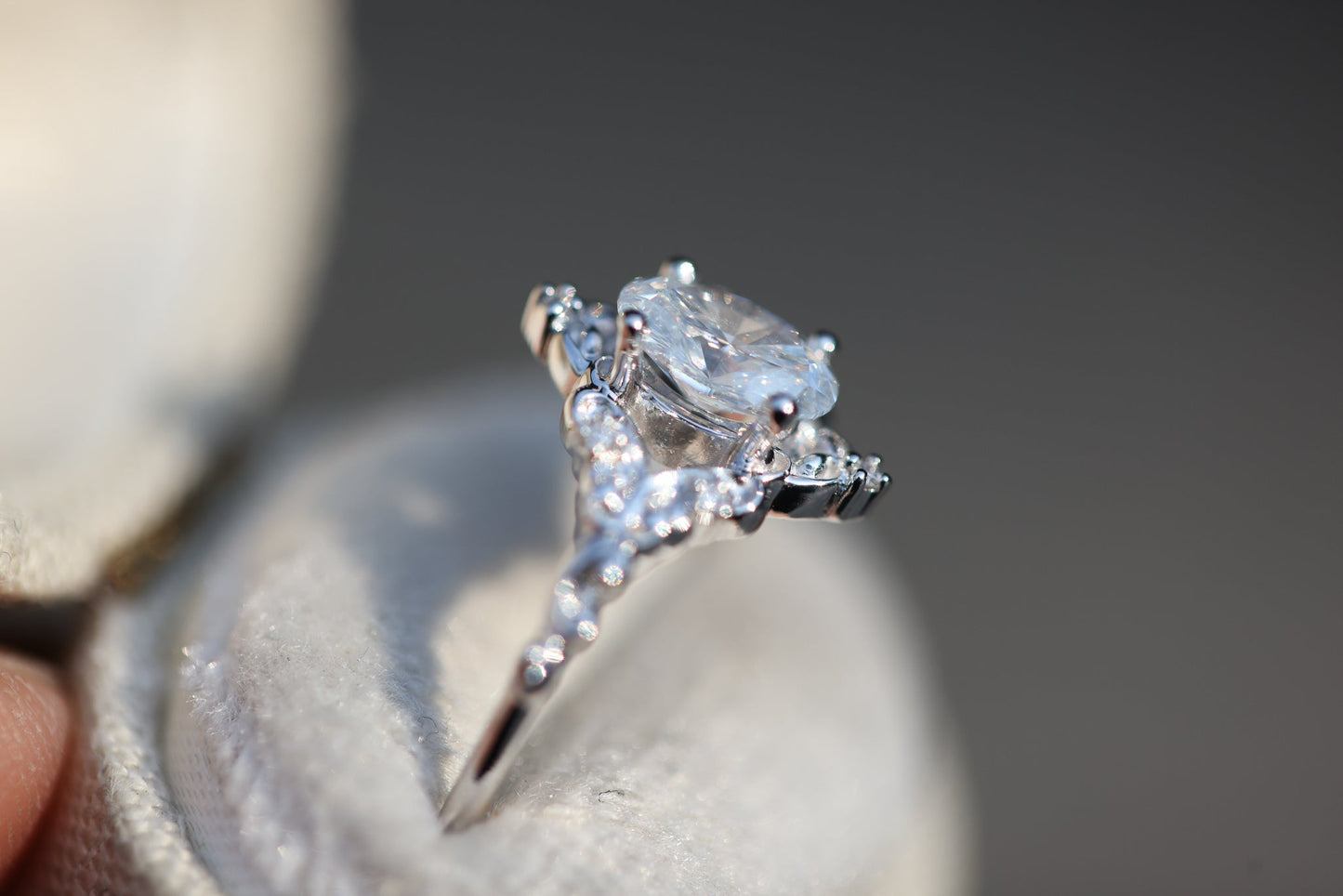 [Oramore Jewelry]Aurora Setting with .7ct Oval Lab Diamond