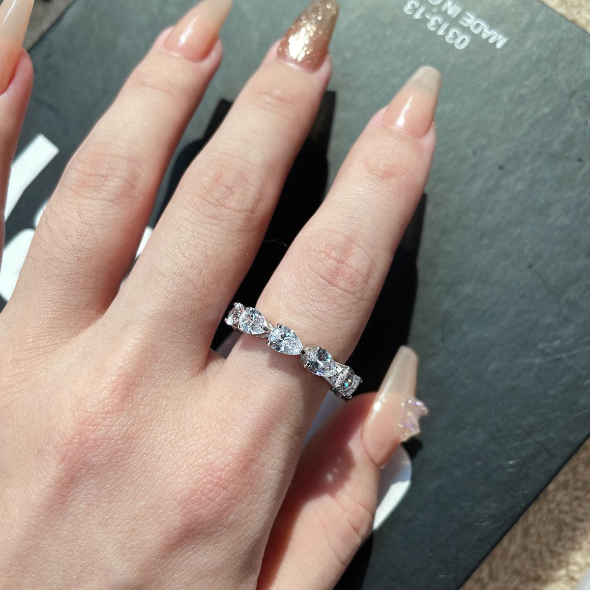[Oramore Jewelry]Exquisite Pear Cut Tennis Ring