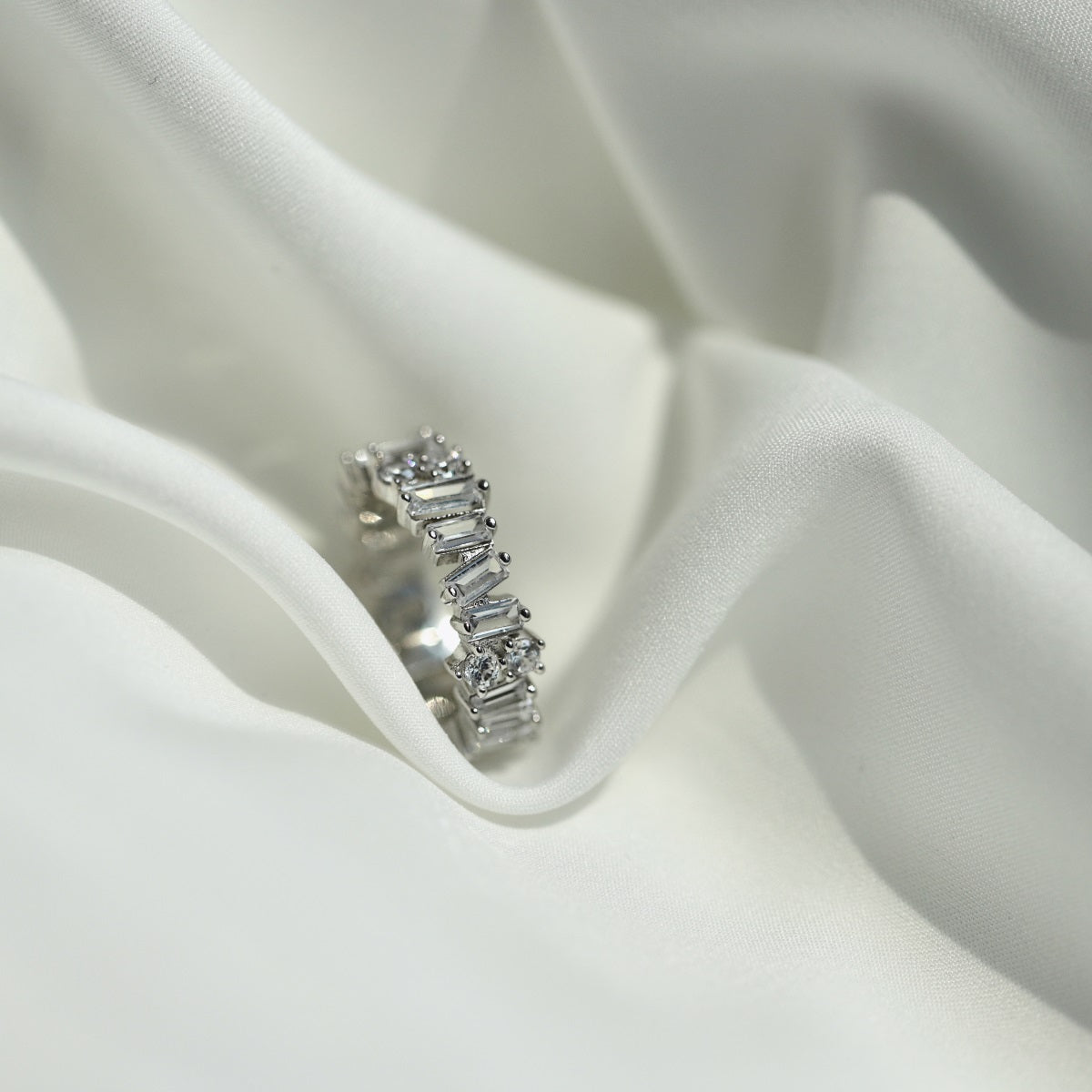 [Oramore Jewelry]Delicate Multi Shape Tennis Ring