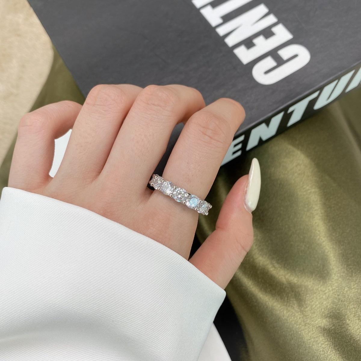 [Oramore Jewelry]Gorgeous Round Cut Tennis Ring