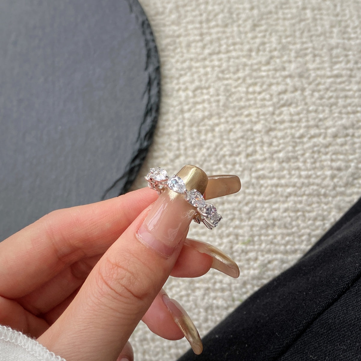[Oramore Jewelry]Exquisite Pear Cut Tennis Ring