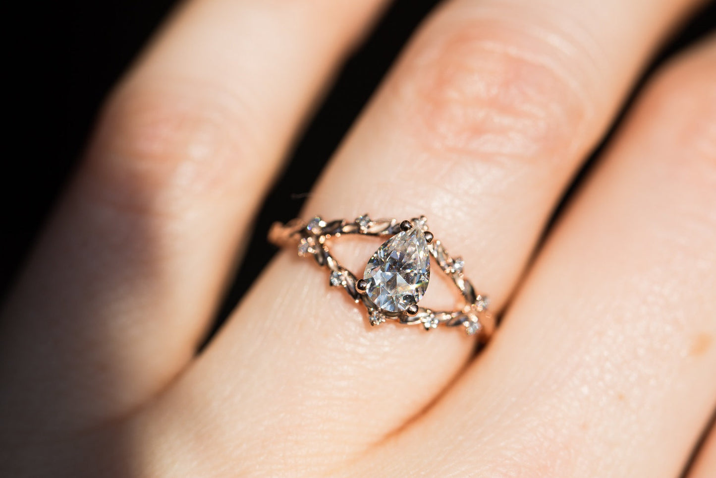 [Oramore Jewelry]Briar rose with pear moissanite
