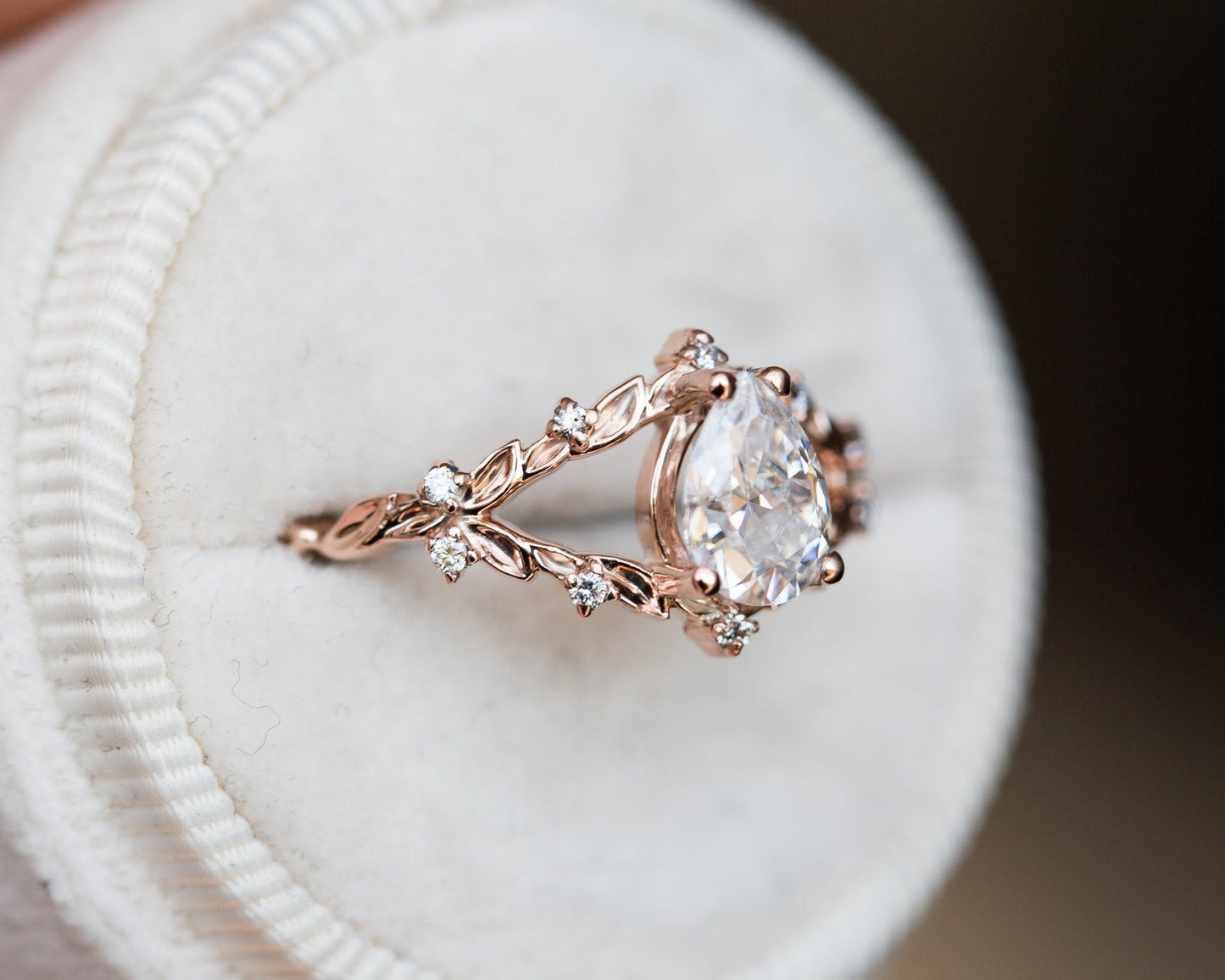 [Oramore Jewelry]Briar rose with pear moissanite