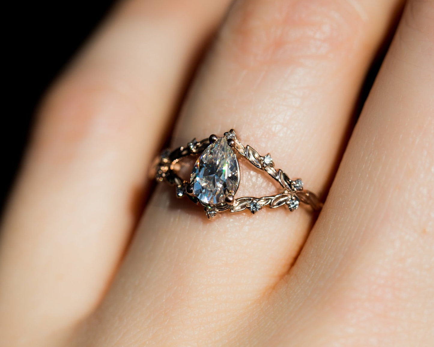 [Oramore Jewelry]Briar rose with pear moissanite