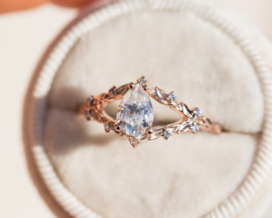 [Oramore Jewelry]Briar rose with pear moissanite