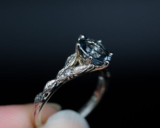 [Oramore Jewelry]Oval grey spinel leaf ring