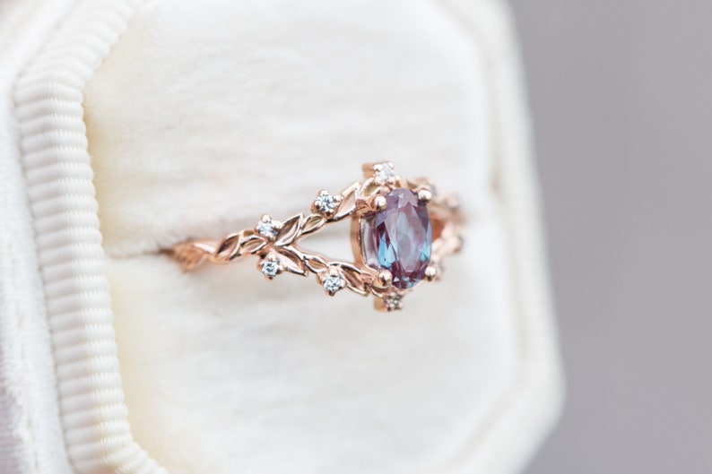 [Oramore Jewelry]Briar rose with oval alexandrite