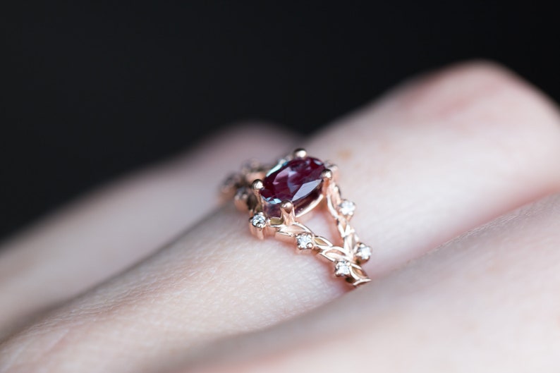 [Oramore Jewelry]Briar rose with oval alexandrite