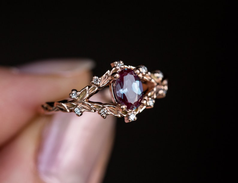 [Oramore Jewelry]Briar rose with oval alexandrite