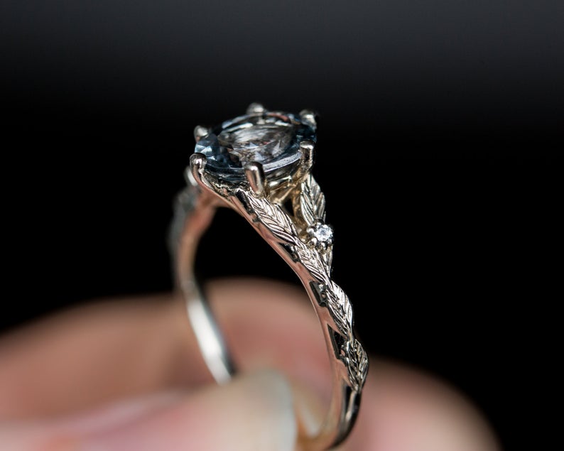 [Oramore Jewelry]Oval grey spinel leaf ring