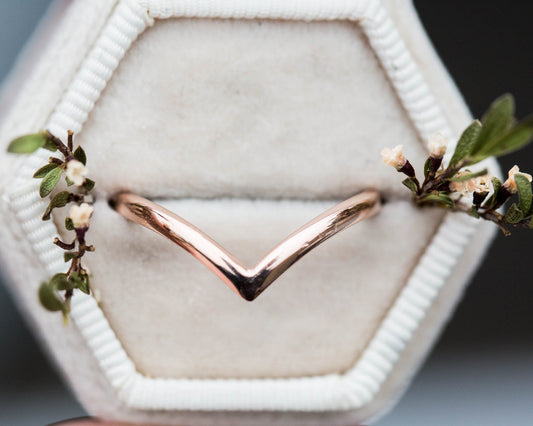 [Oramore Jewelry]Chevron 14k gold wedding band
