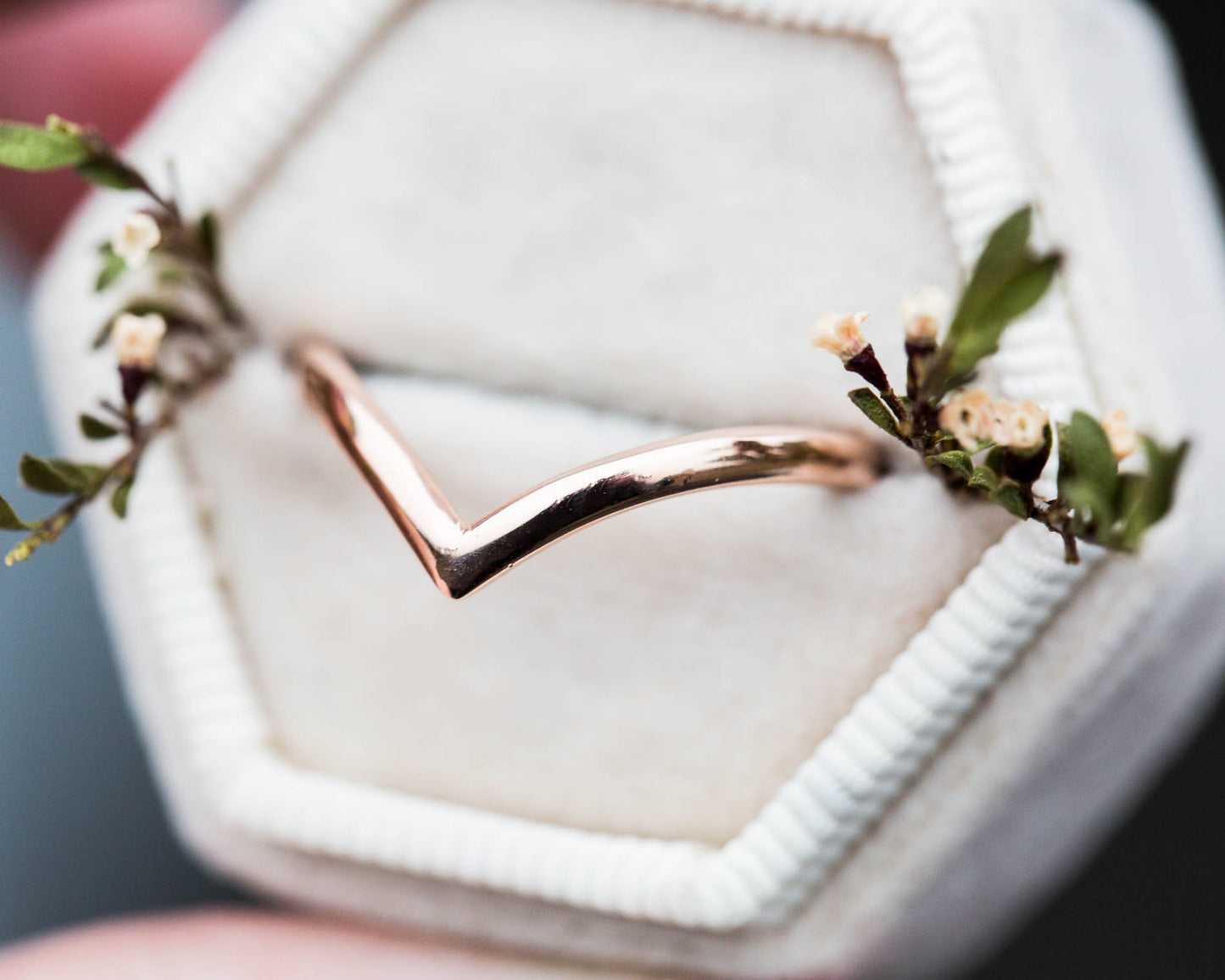 [Oramore Jewelry]Chevron 14k gold wedding band