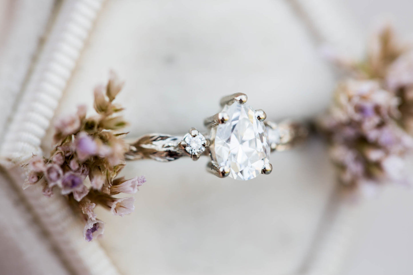 [Oramore Jewelry]Pear moissanite three stone leaf ring