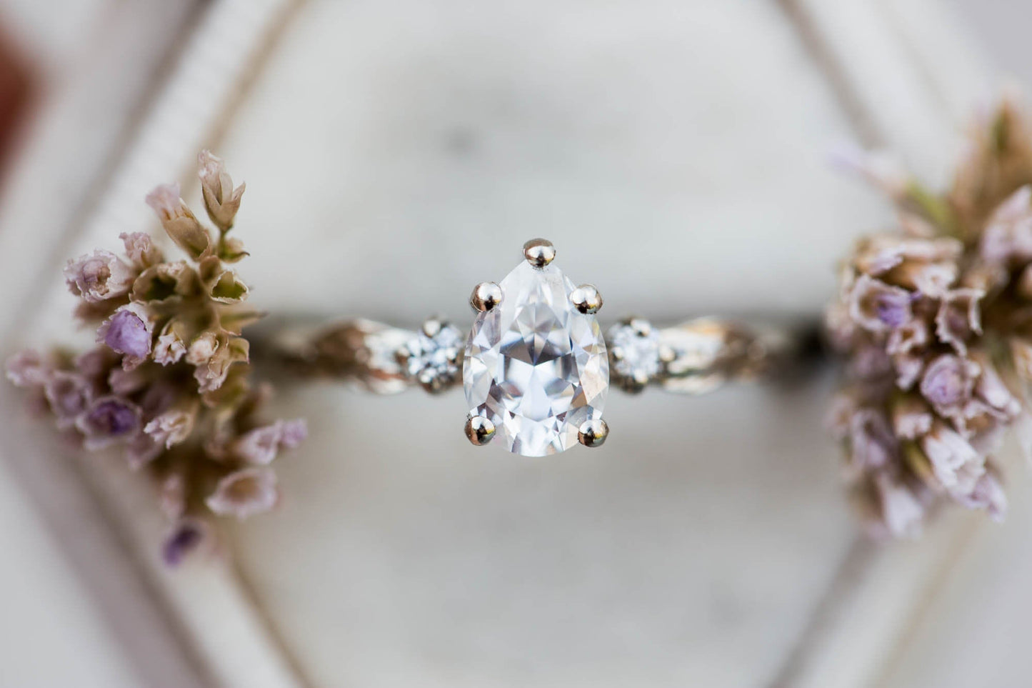 [Oramore Jewelry]Pear moissanite three stone leaf ring