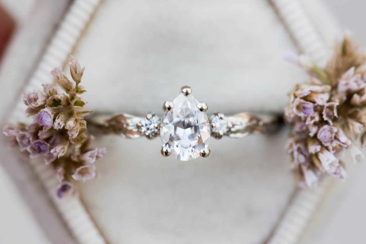 [Oramore Jewelry]Pear moissanite three stone leaf ring
