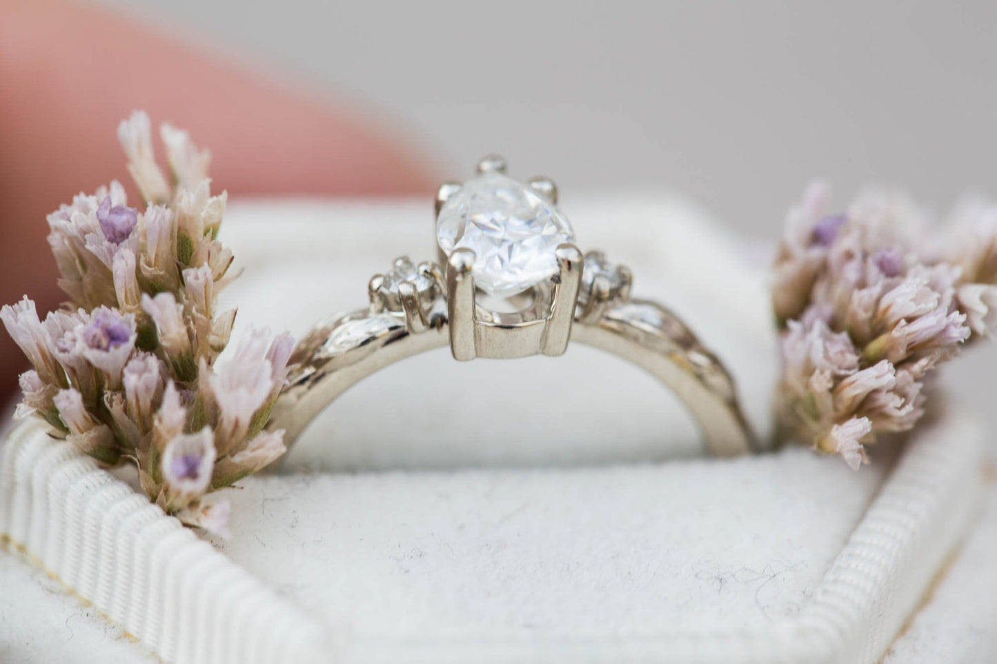 [Oramore Jewelry]Pear moissanite three stone leaf ring