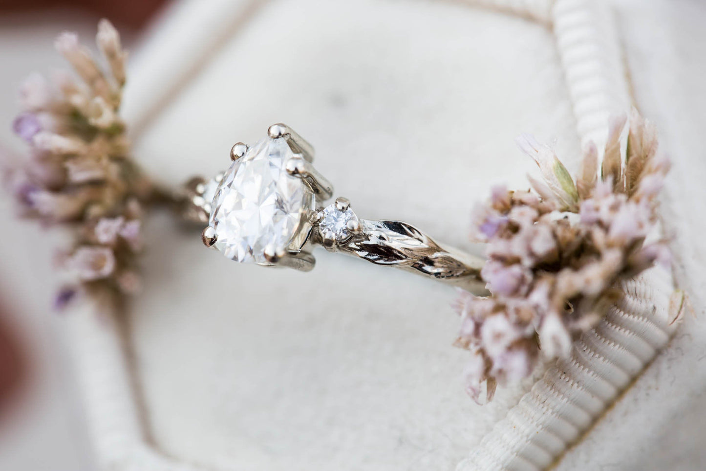 [Oramore Jewelry]Pear moissanite three stone leaf ring