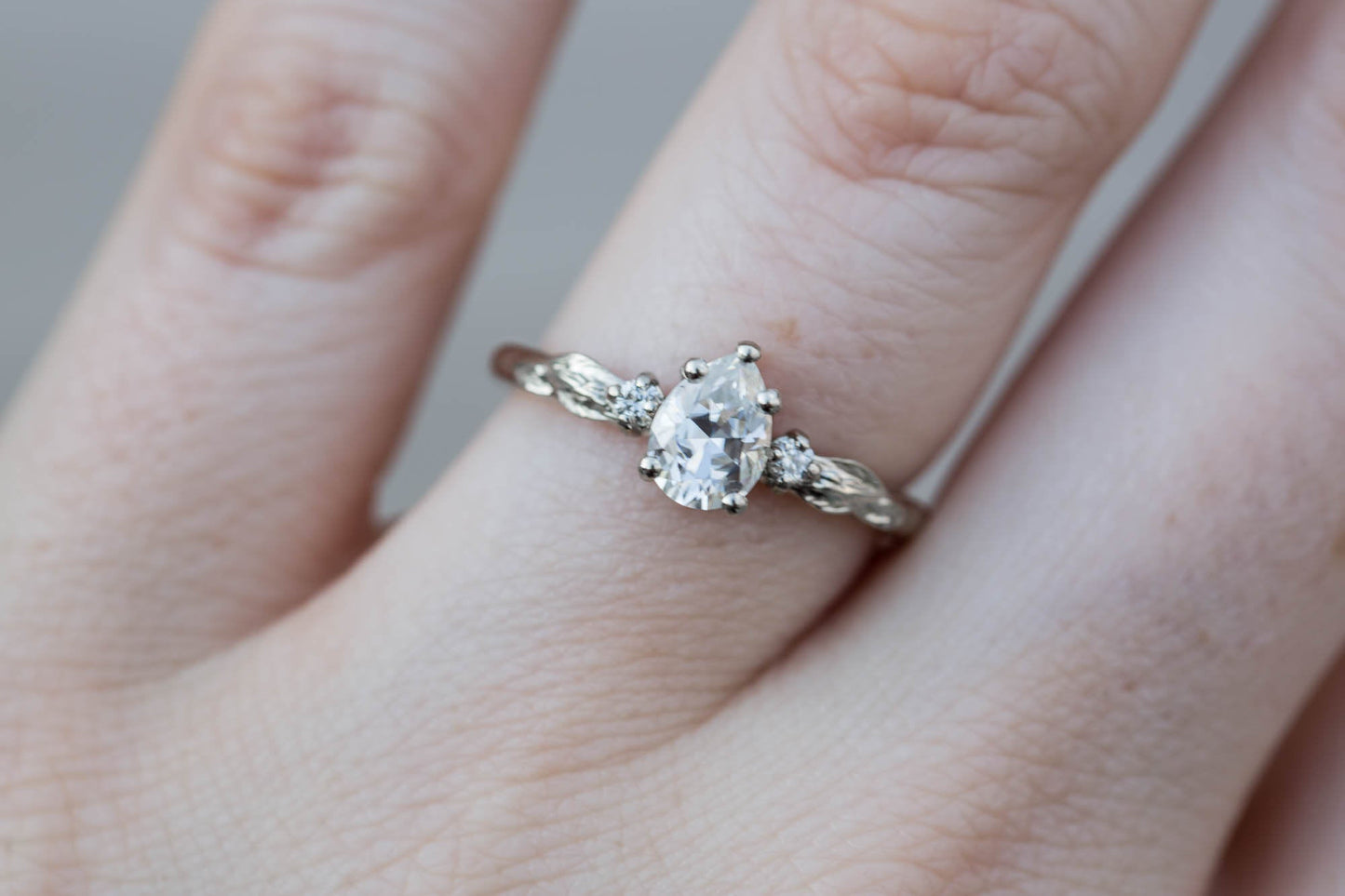 [Oramore Jewelry]Pear moissanite three stone leaf ring