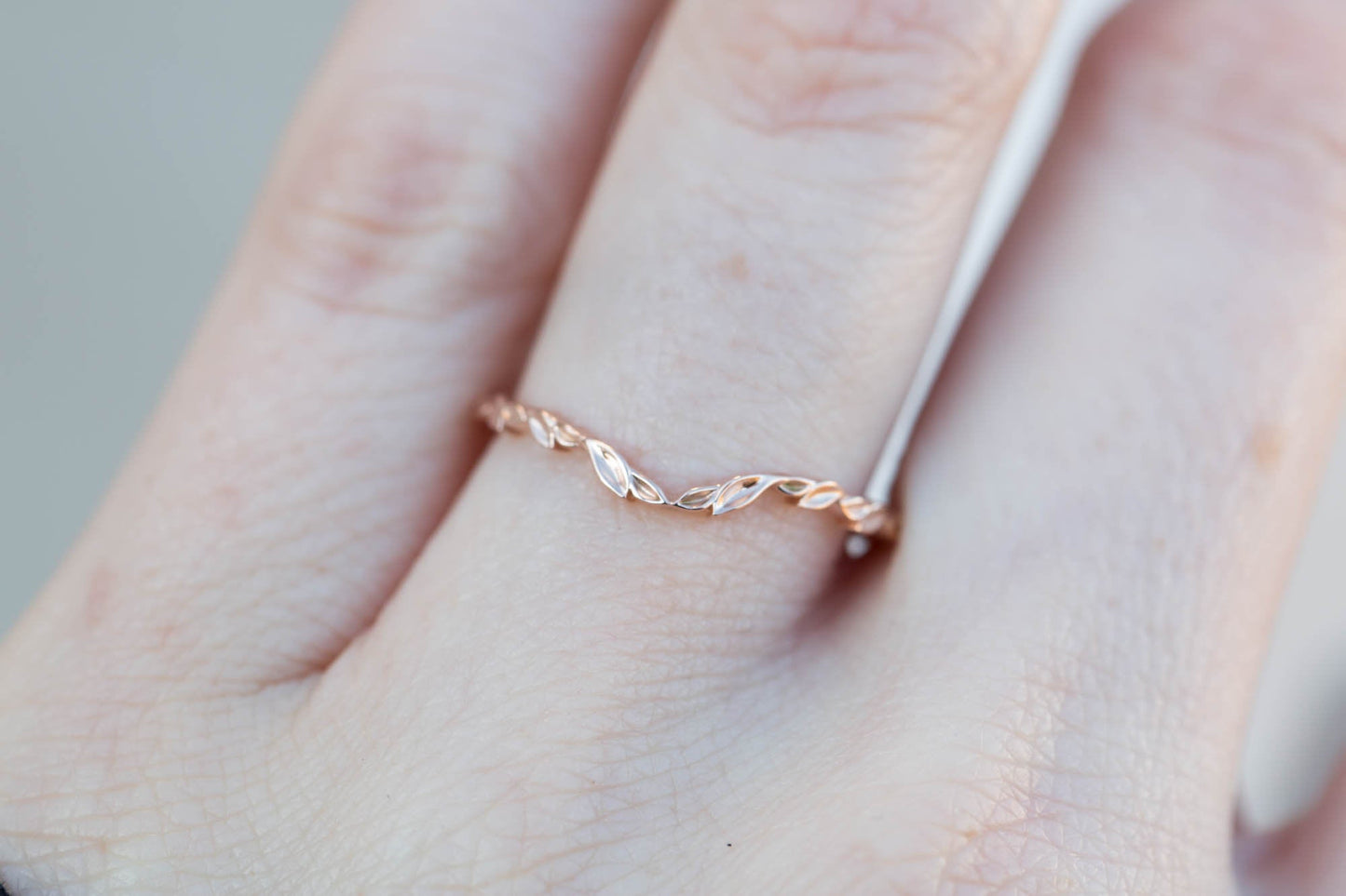 [Oramore Jewelry]Curved leafy wedding band