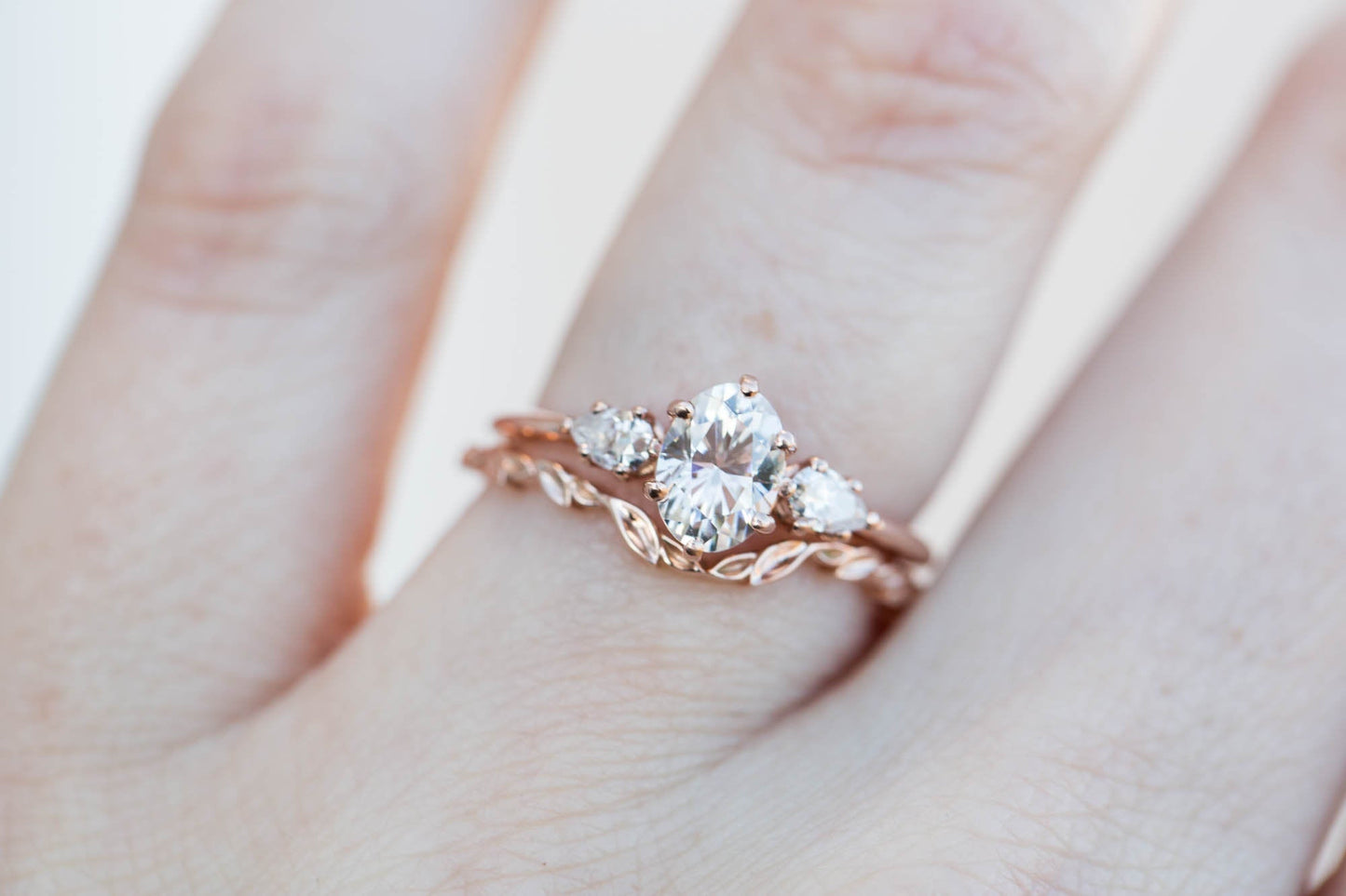 [Oramore Jewelry]Curved leafy wedding band