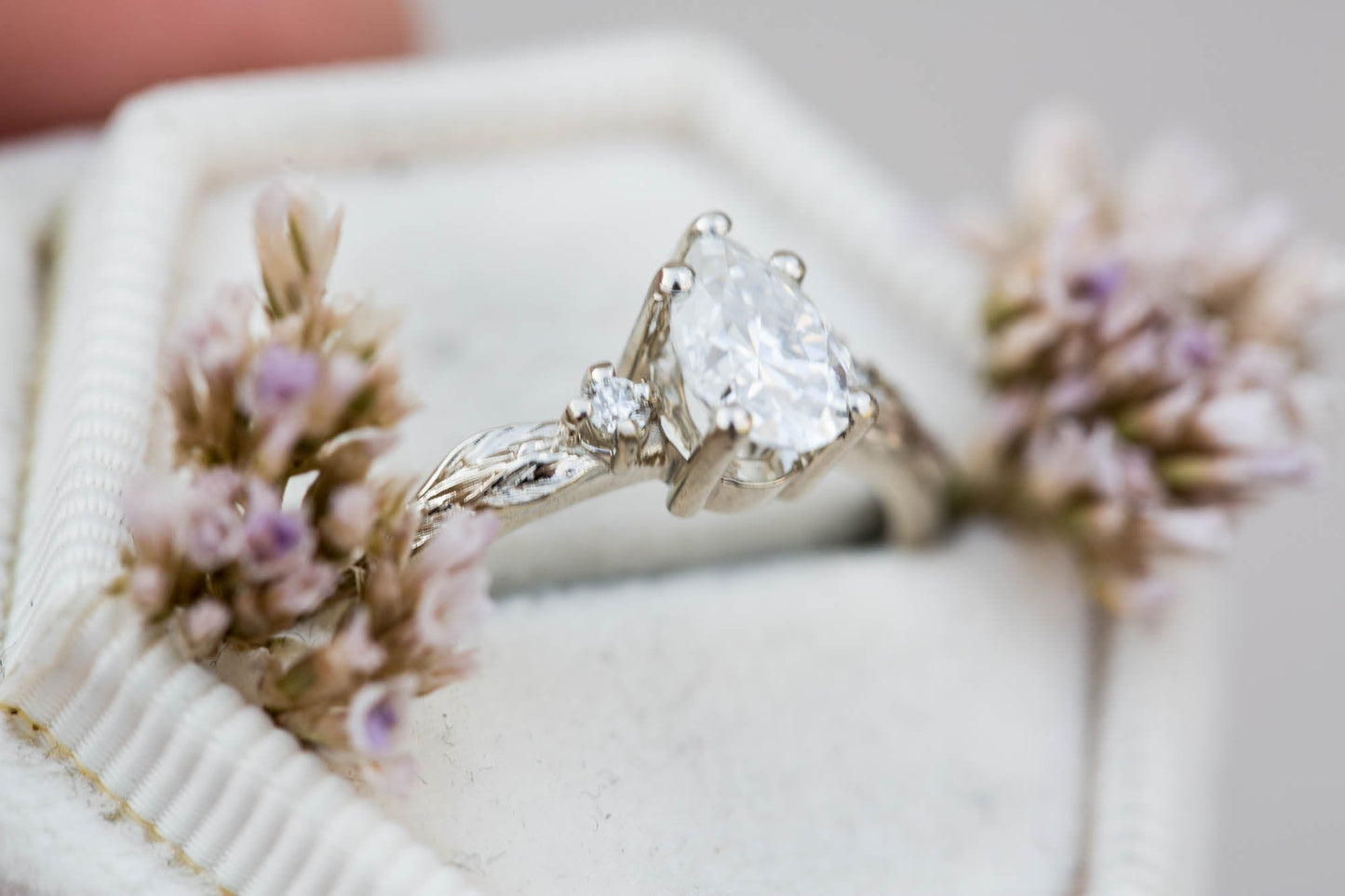 [Oramore Jewelry]Pear moissanite three stone leaf ring