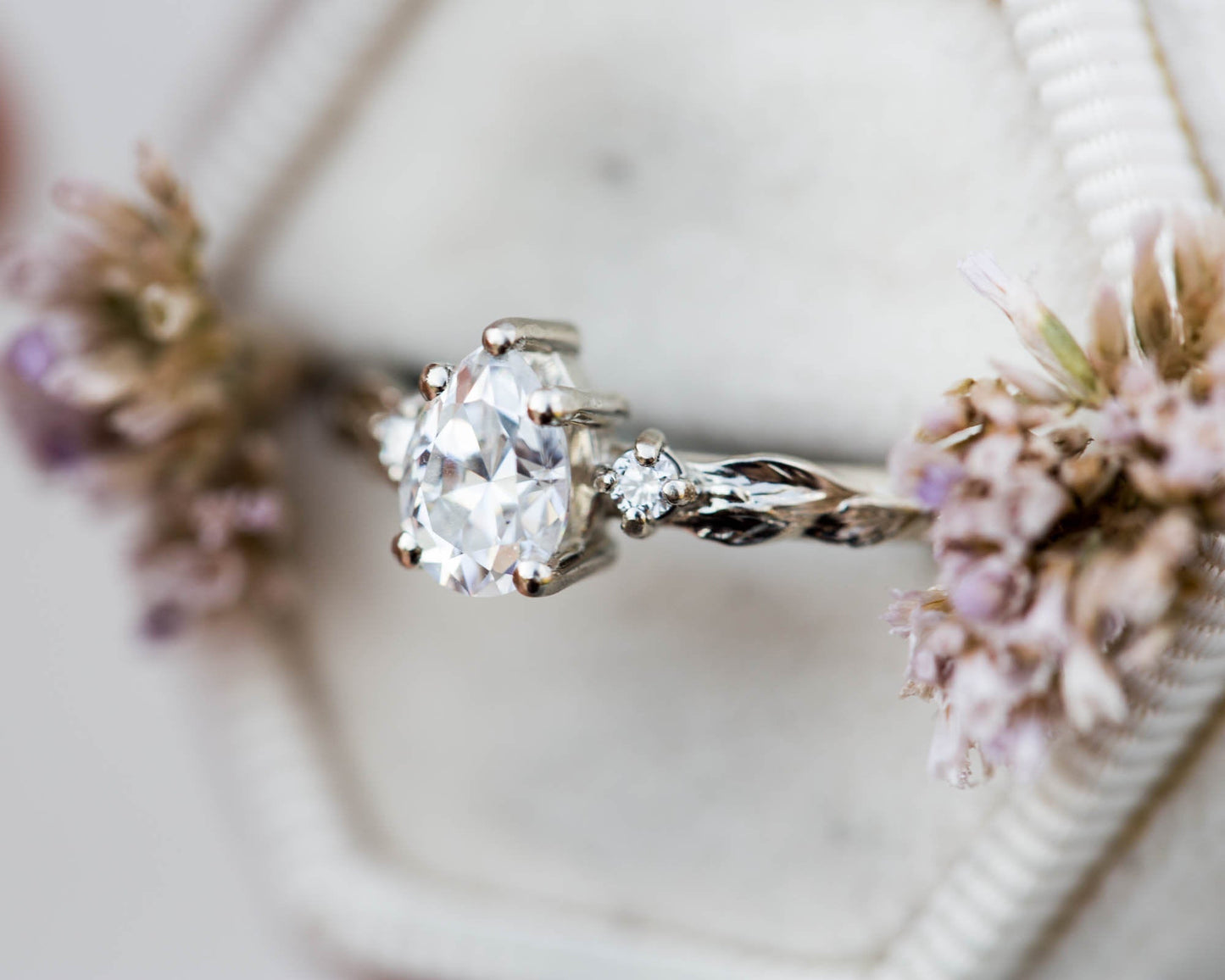 [Oramore Jewelry]Pear moissanite three stone leaf ring
