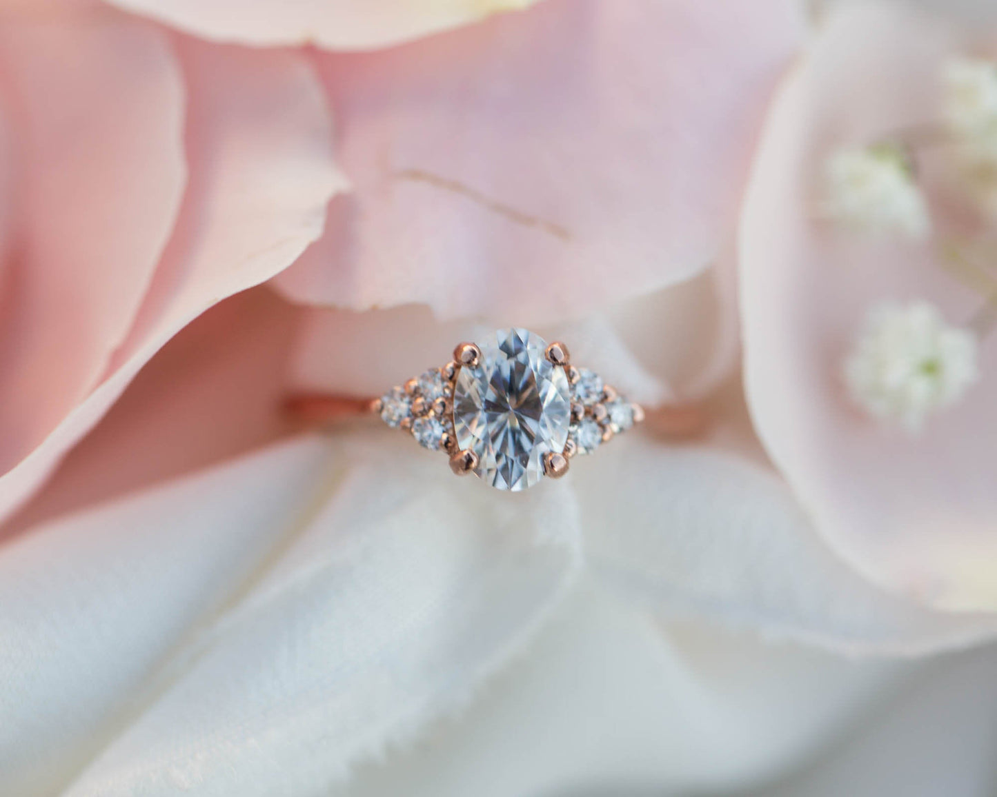 [Oramore Jewelry]7x5mm oval moissanite cluster engagement ring