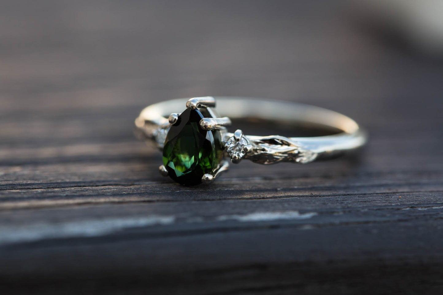 [Oramore Jewelry]Pear dark green tourmaline leaf three stone ring