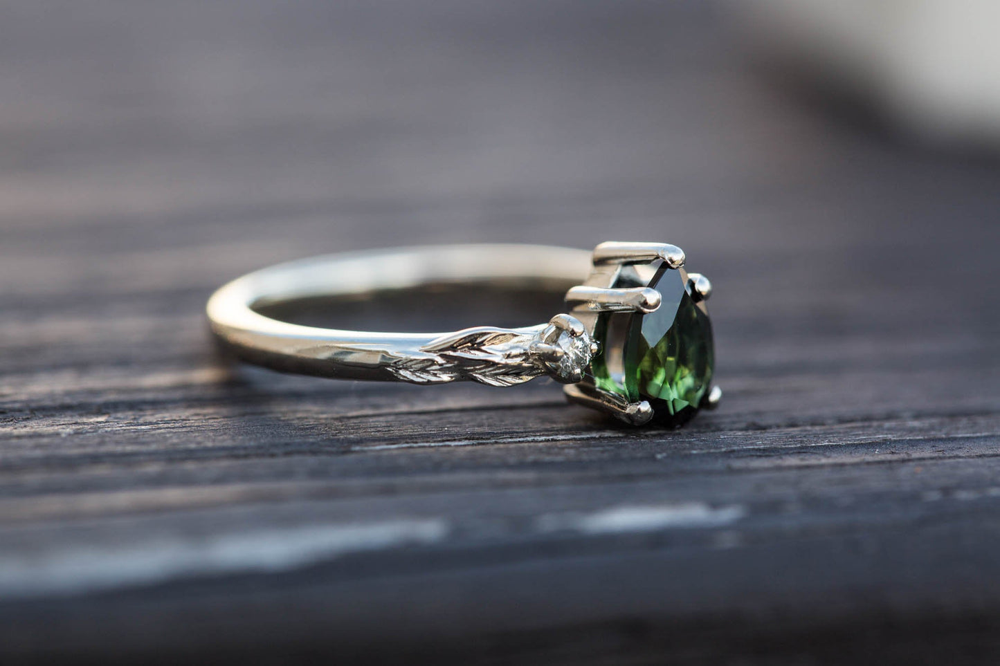 [Oramore Jewelry]Pear dark green tourmaline leaf three stone ring
