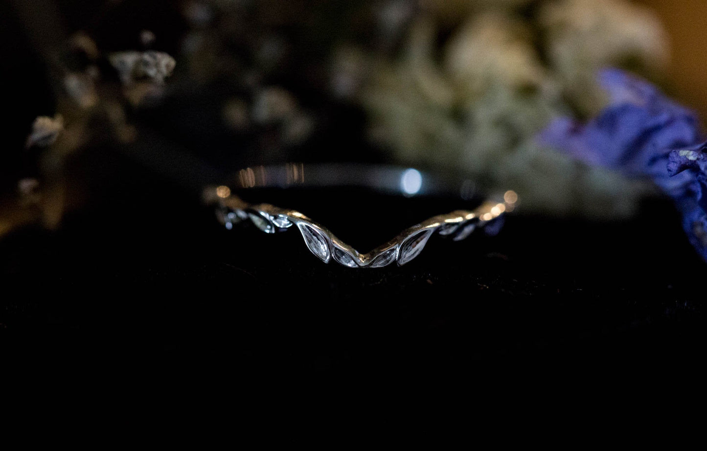 [Oramore Jewelry]Curved leafy wedding band