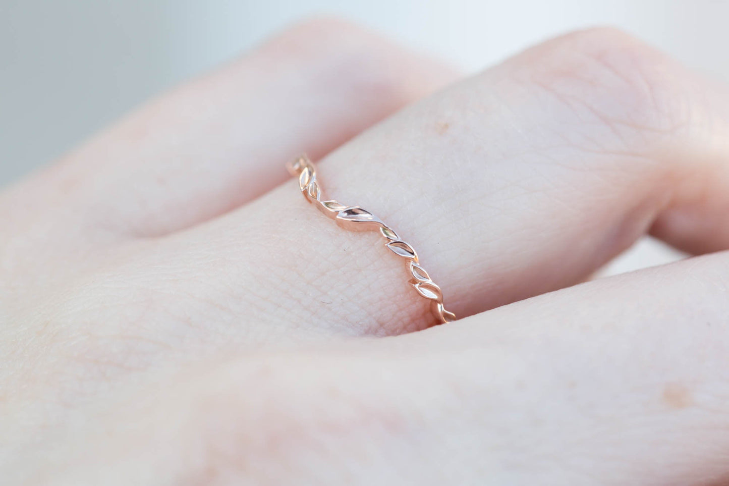 [Oramore Jewelry]Curved leafy wedding band