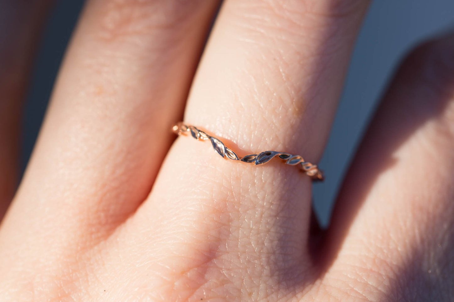 [Oramore Jewelry]Curved leafy wedding band