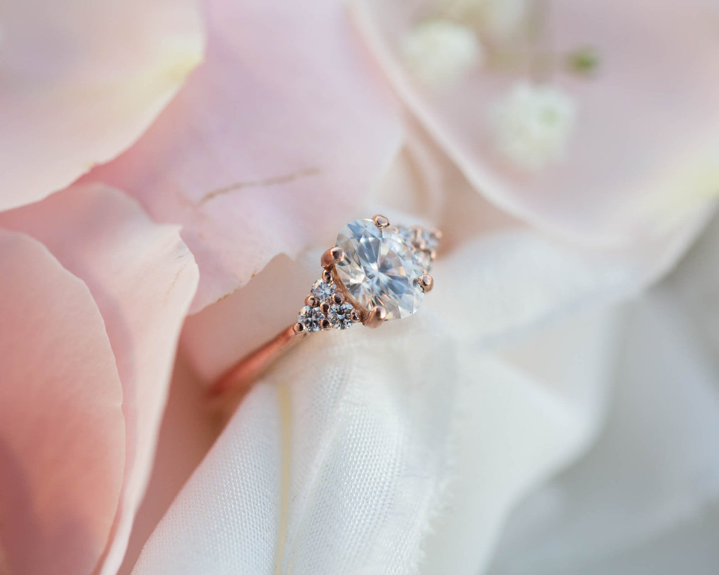 [Oramore Jewelry]7x5mm oval moissanite cluster engagement ring